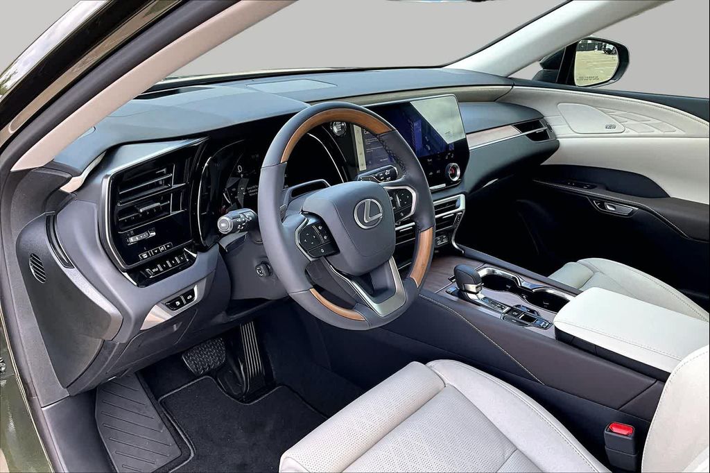صورة 8 لـ 2026 Lexus RX 350 LUXURY
