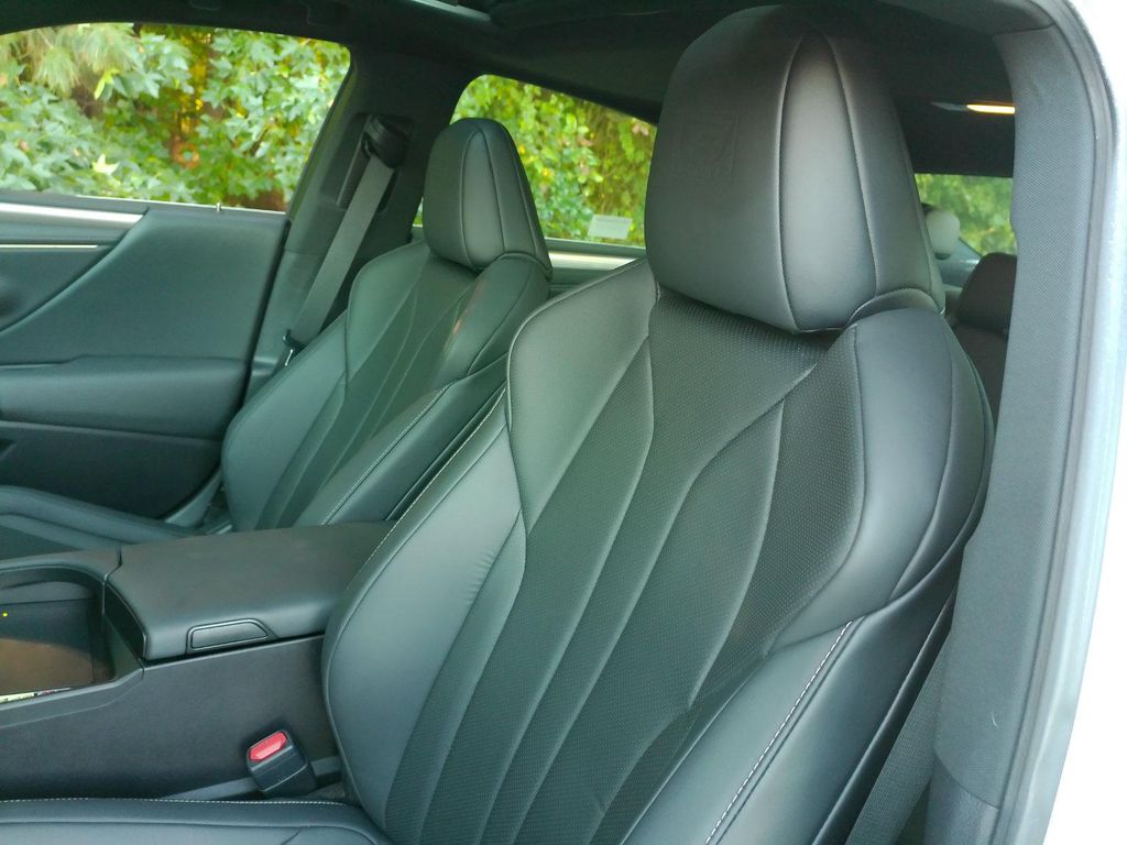 2025 Lexus ES 300H F SPORT HANDLING — миниатюра 35