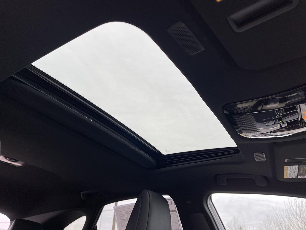 صورة مصغرة 16 لـ 2022 Lexus NX 350 PREMIUM
