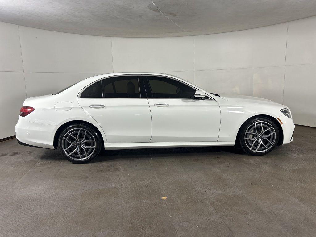 MERCEDES-BENZ E-CLASS - 8