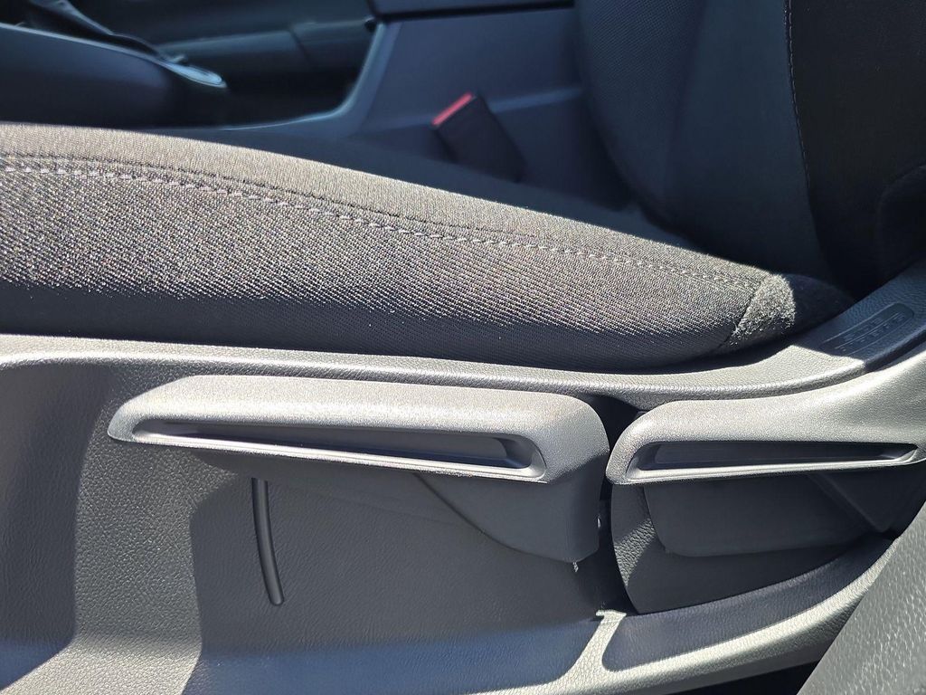 صورة مصغرة 18 لـ 2026 Honda CR-V LX 2WD