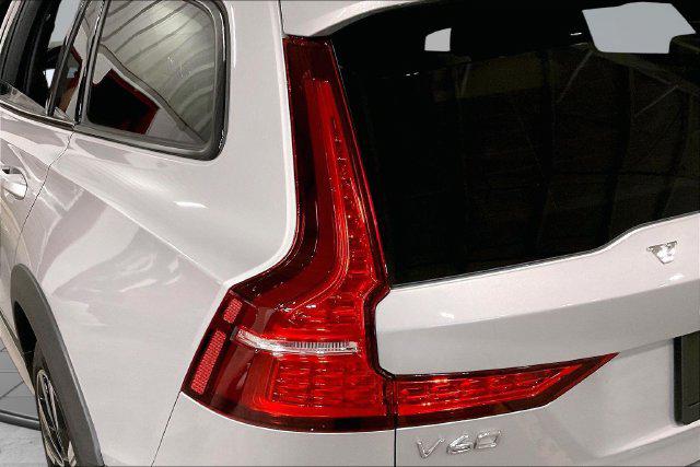 2025 Volvo V60 CROSS COUNTRY ULTRA, B5 AWD GAS (MILD HYBRID) — миниатюра 32