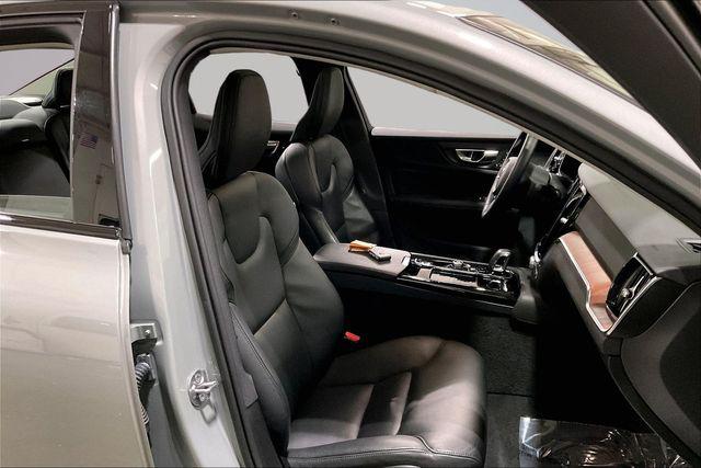 2024 Volvo S60 RECHARGE PLUG-IN HYBRID T8 PLUS DARK THEME photo 9