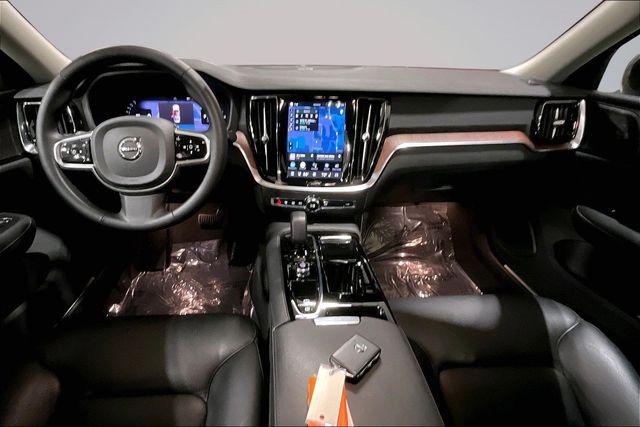 صورة مصغرة 18 لـ 2024 Volvo S60 RECHARGE PLUG-IN HYBRID T8 PLUS DARK THEME
