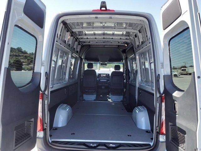 2024 Mercedes-BENZ SPRINTER 2500 144 WB — фото 7