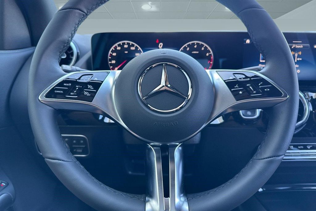 2026 Mercedes-BENZ GLA — миниатюра 11