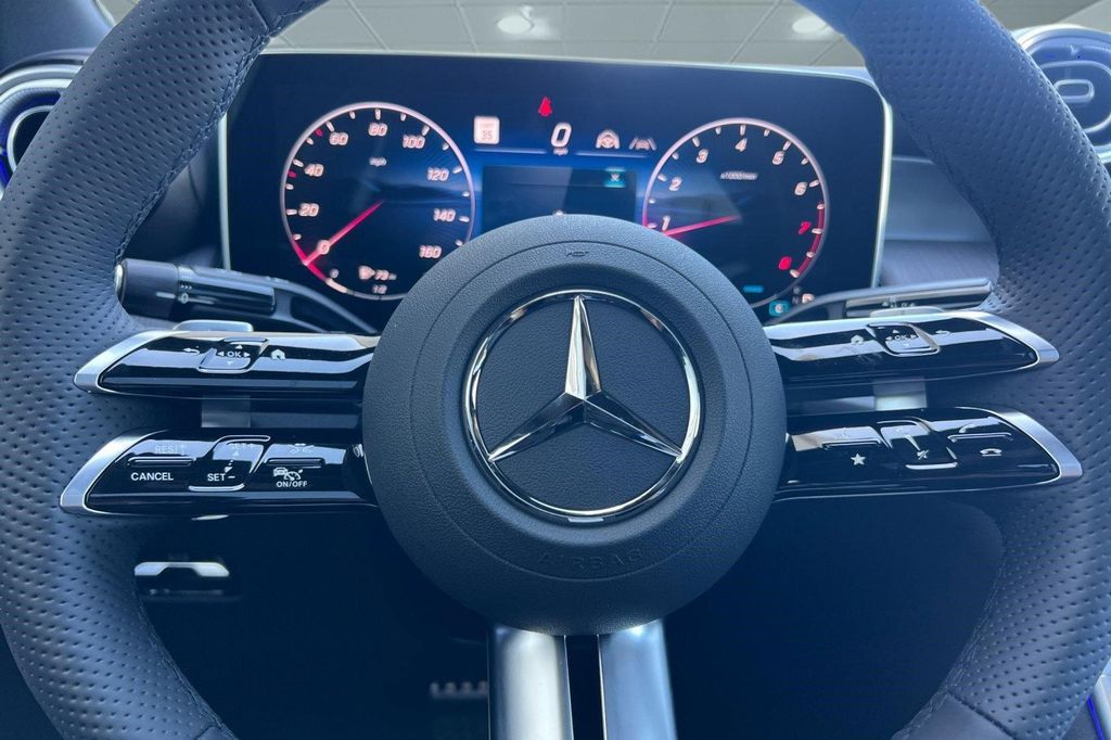 2026 Mercedes-BENZ GLC — миниатюра 16