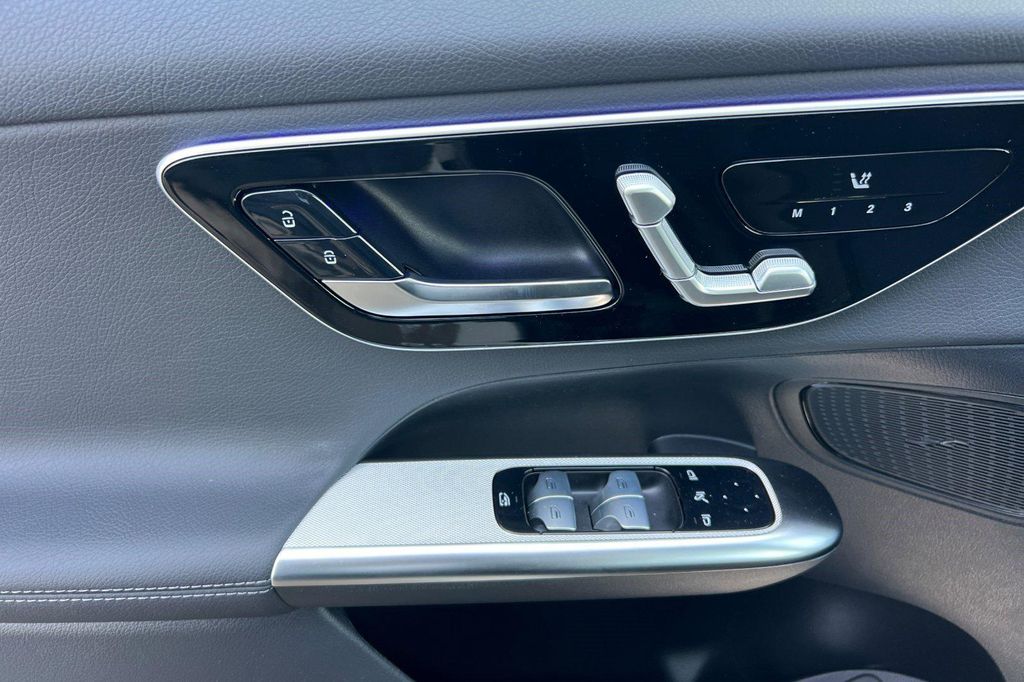 2026 Mercedes-BENZ GLC — миниатюра 13