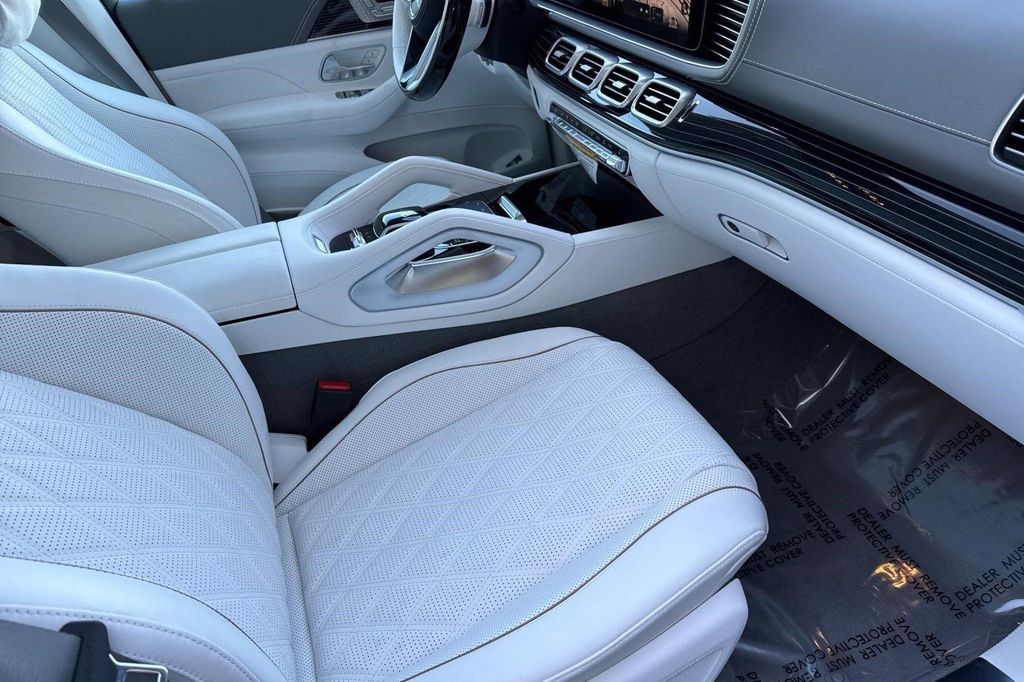 2026 Mercedes-BENZ GLS MAYBACH — миниатюра 27