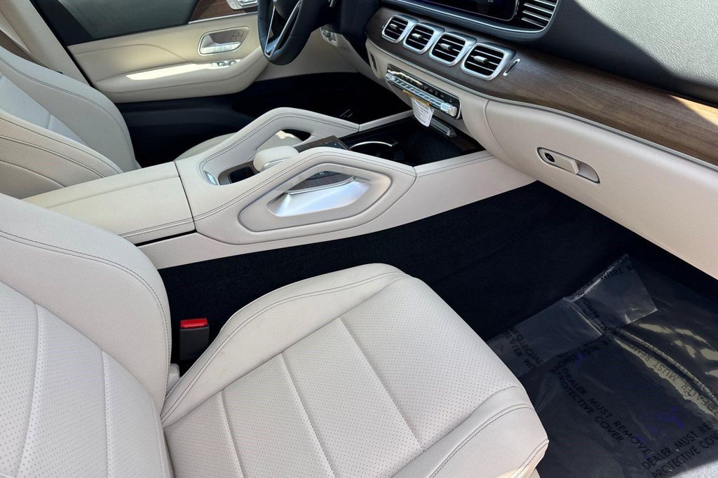 2026 Mercedes-BENZ GLE — миниатюра 29