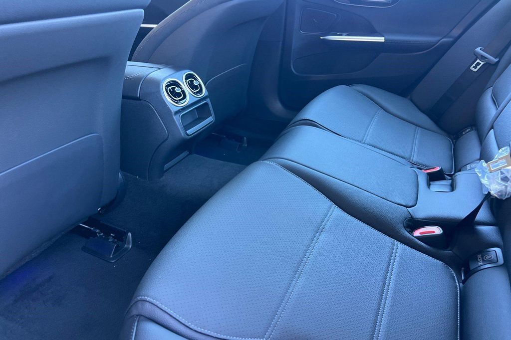 2026 Mercedes-BENZ C-CLASS 缩略图 23