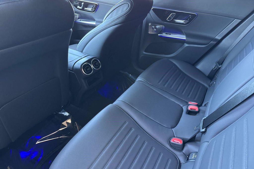 2026 Mercedes-BENZ GLC — миниатюра 26