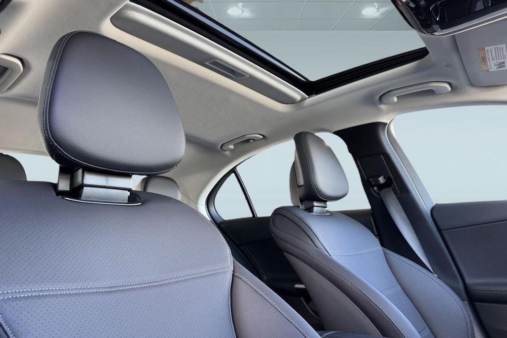 2026 Mercedes-BENZ C-CLASS — миниатюра 18