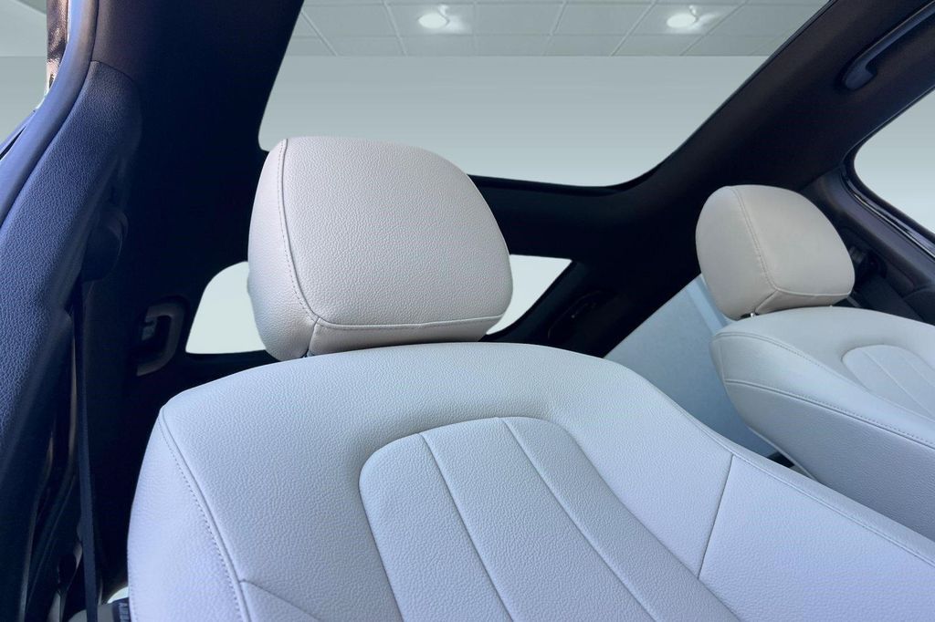 2026 Mercedes-BENZ GLB — миниатюра 14