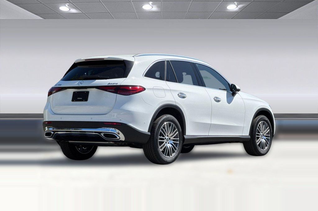 2026 Mercedes-BENZ GLC — фото 8