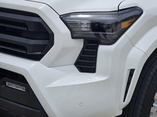 صورة 8 لـ 2025 Toyota TACOMA SR5