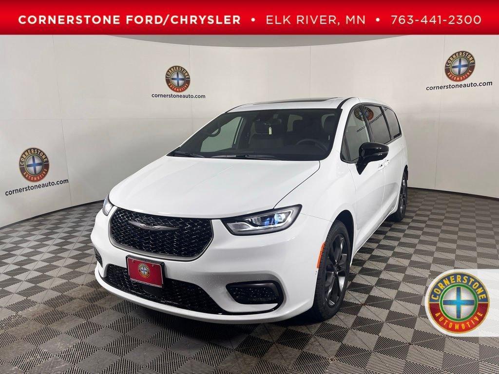 New 2026 Chrysler Pacifica Select