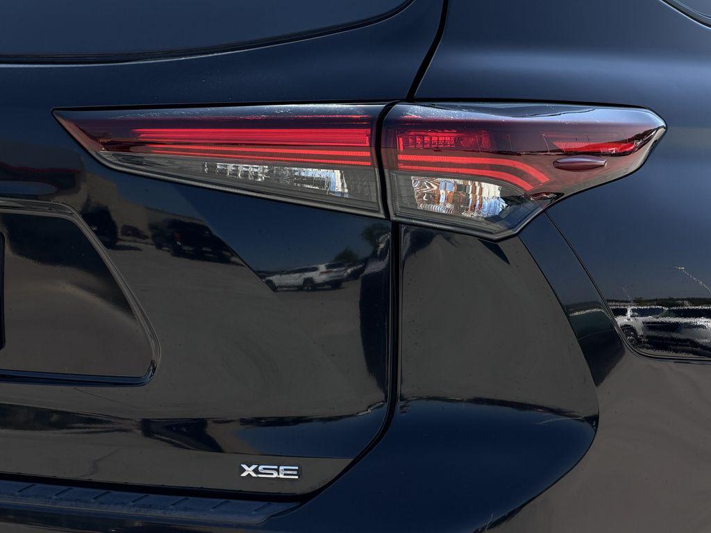صورة 10 لـ 2024 Toyota HIGHLANDER XSE