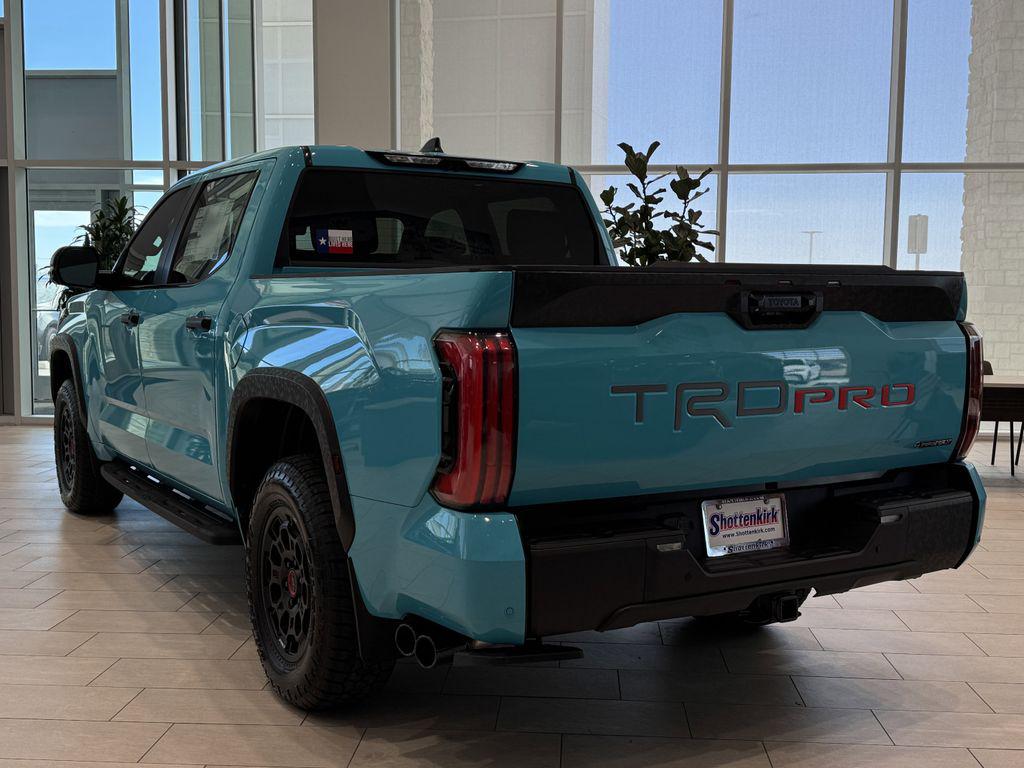TOYOTA TUNDRA - 4