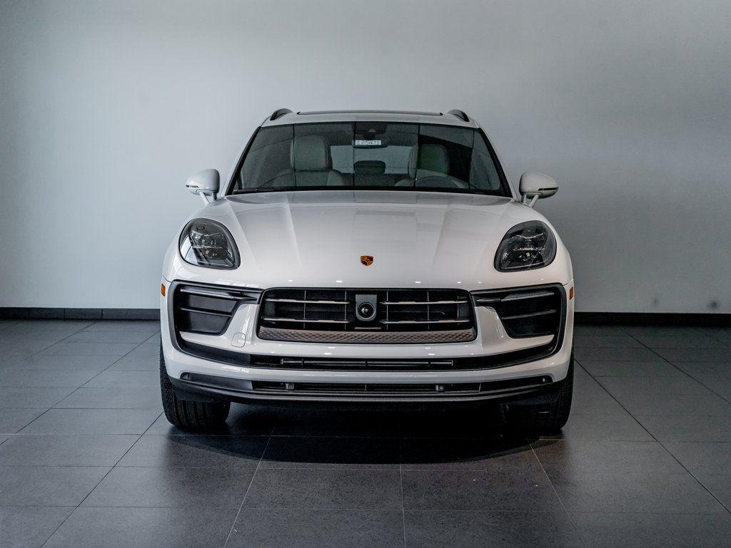 صورة 10 لـ 2025 Porsche MACAN