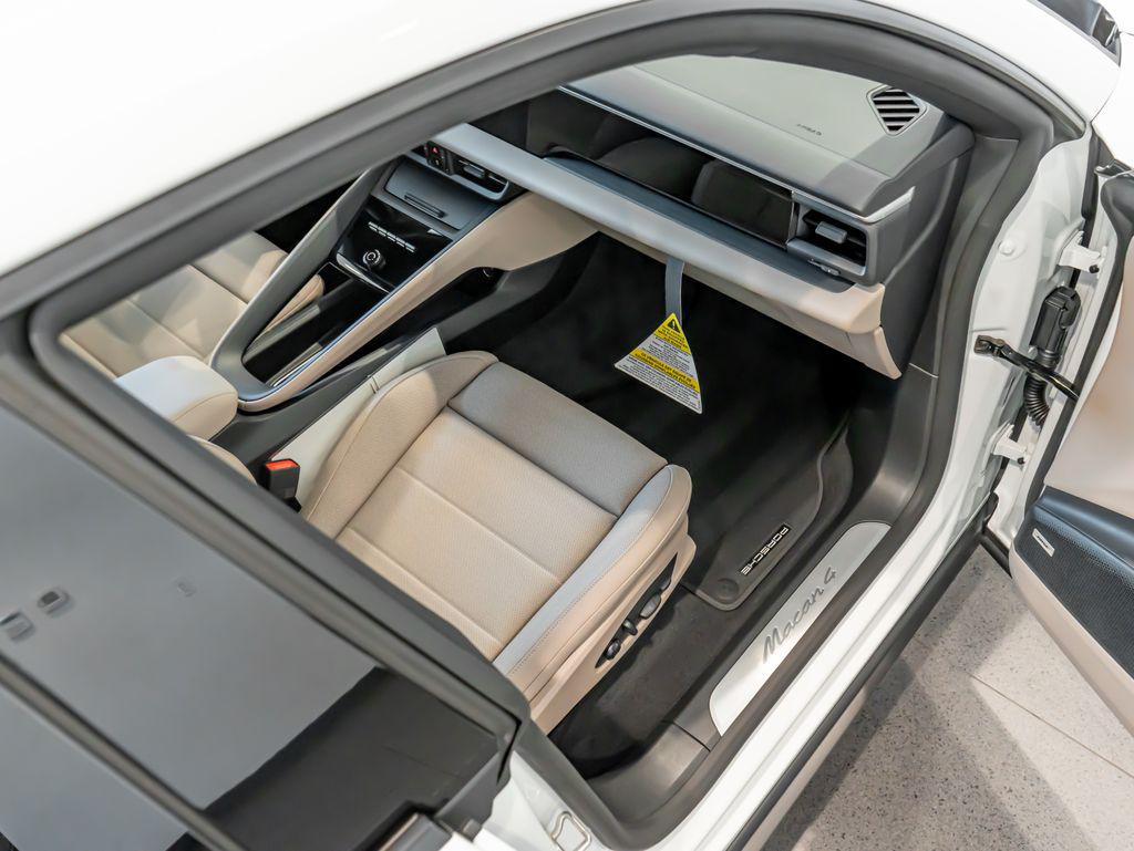 2026 Porsche MACAN MACAN ELECTRIC 4 thumbnail 26