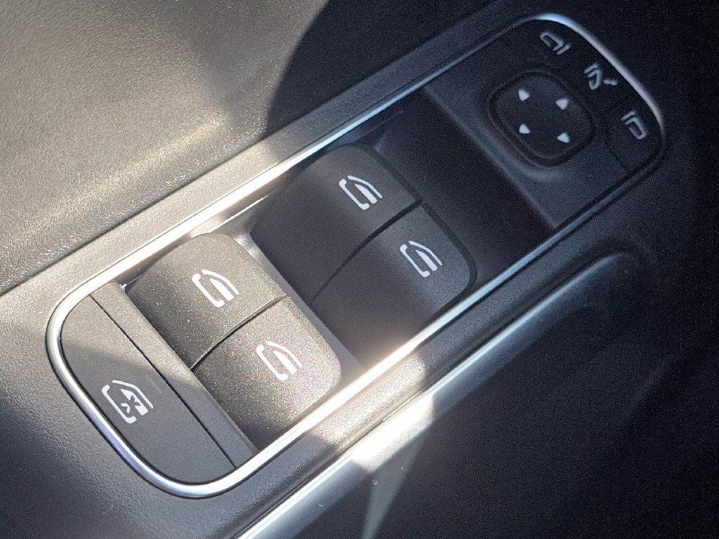 2026 Mercedes-BENZ GLB 缩略图 27