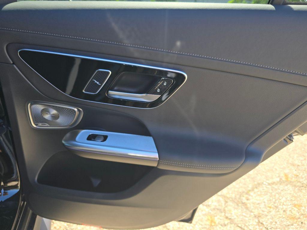 2026 Mercedes-BENZ GLC — миниатюра 24