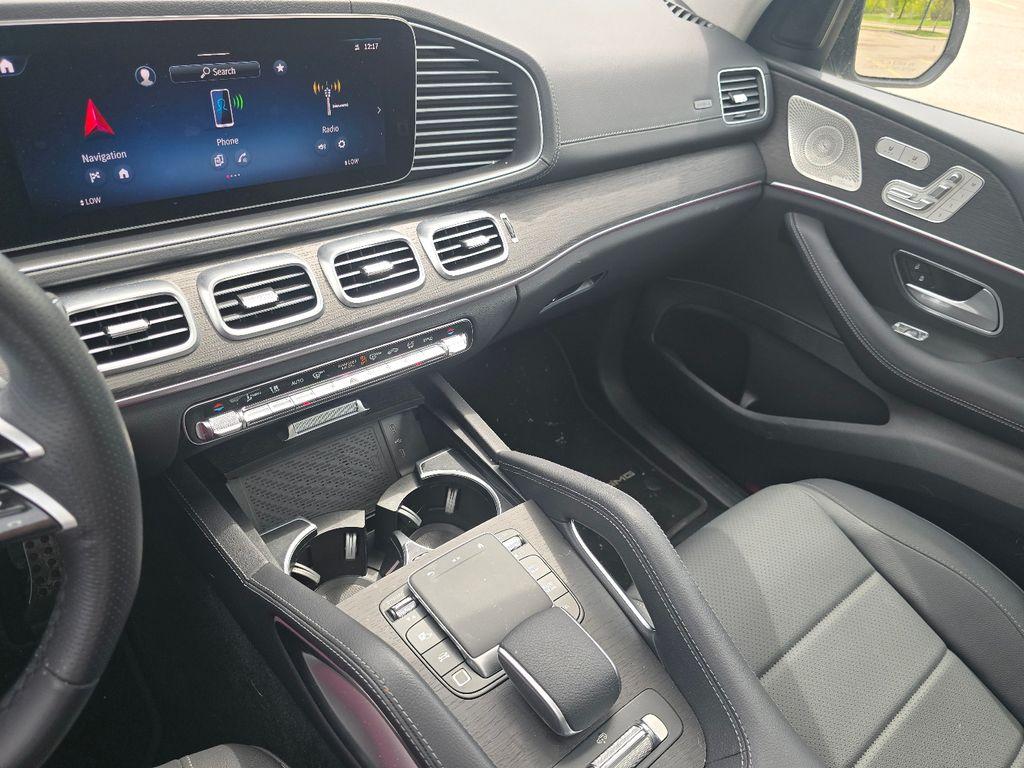 2026 Mercedes-BENZ GLS — миниатюра 33