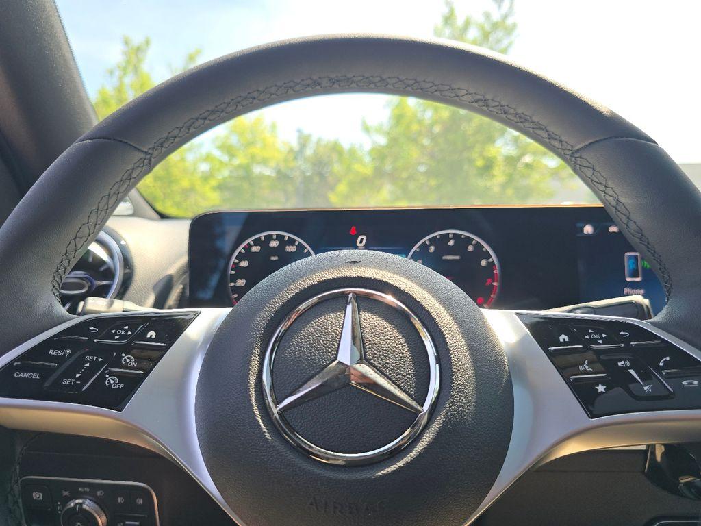 2026 Mercedes-BENZ GLB — миниатюра 27