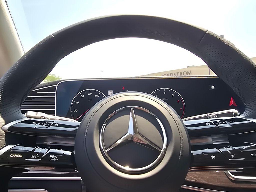 2026 Mercedes-BENZ GLS — миниатюра 30