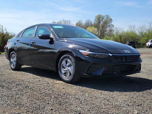 New 2026 Hyundai ELANTRA SE