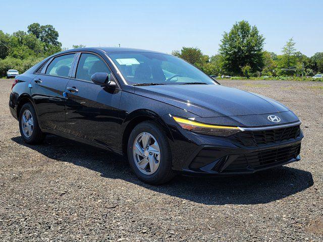 New 2026 Hyundai ELANTRA SE