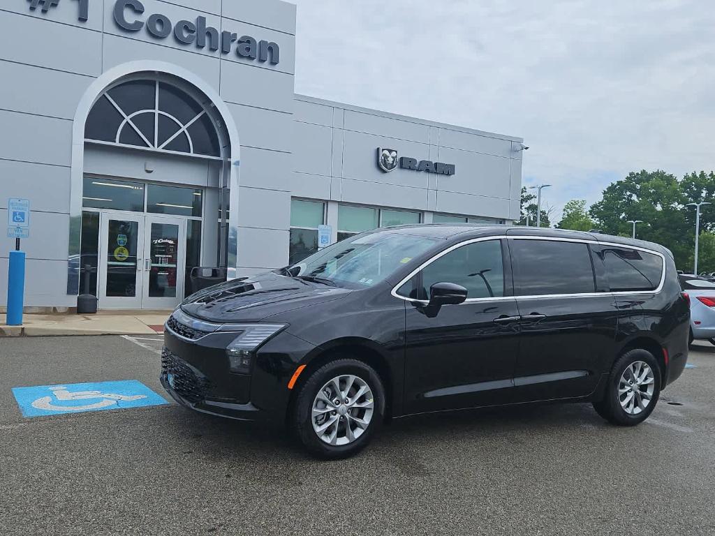 New 2027 Chrysler Pacifica SELECT