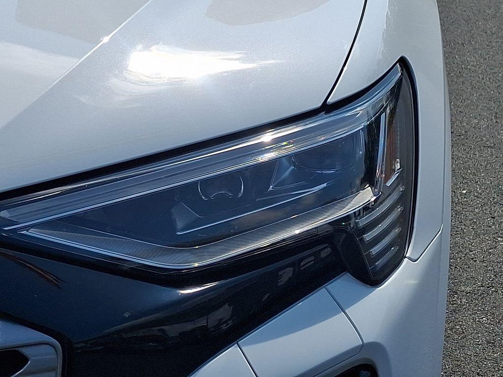 صورة 9 لـ 2024 AUDI Q8 E-TRON PRESTIGE