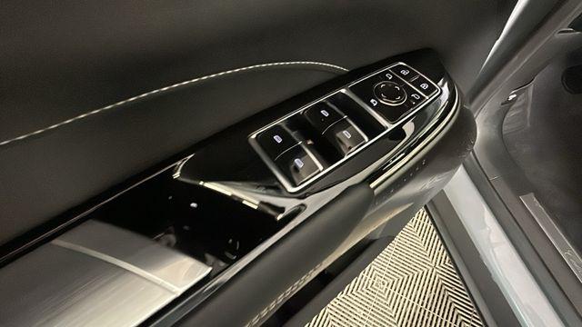 صورة 10 لـ 2024 Cadillac LYRIQ TECH