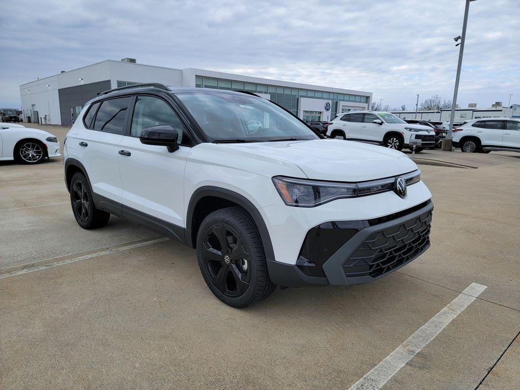 New 2026 Volkswagen Taos 1.5T SE Black