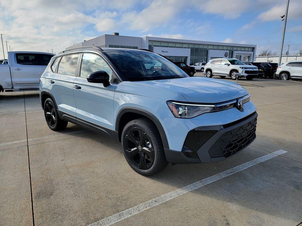 New 2026 Volkswagen Taos 1.5T SE Black