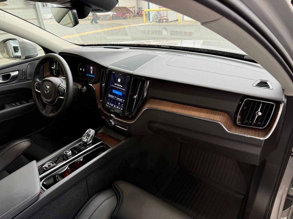 صورة مصغرة 11 لـ 2023 Volvo XC60 B5 ULTIMATE BRIGHT THEME