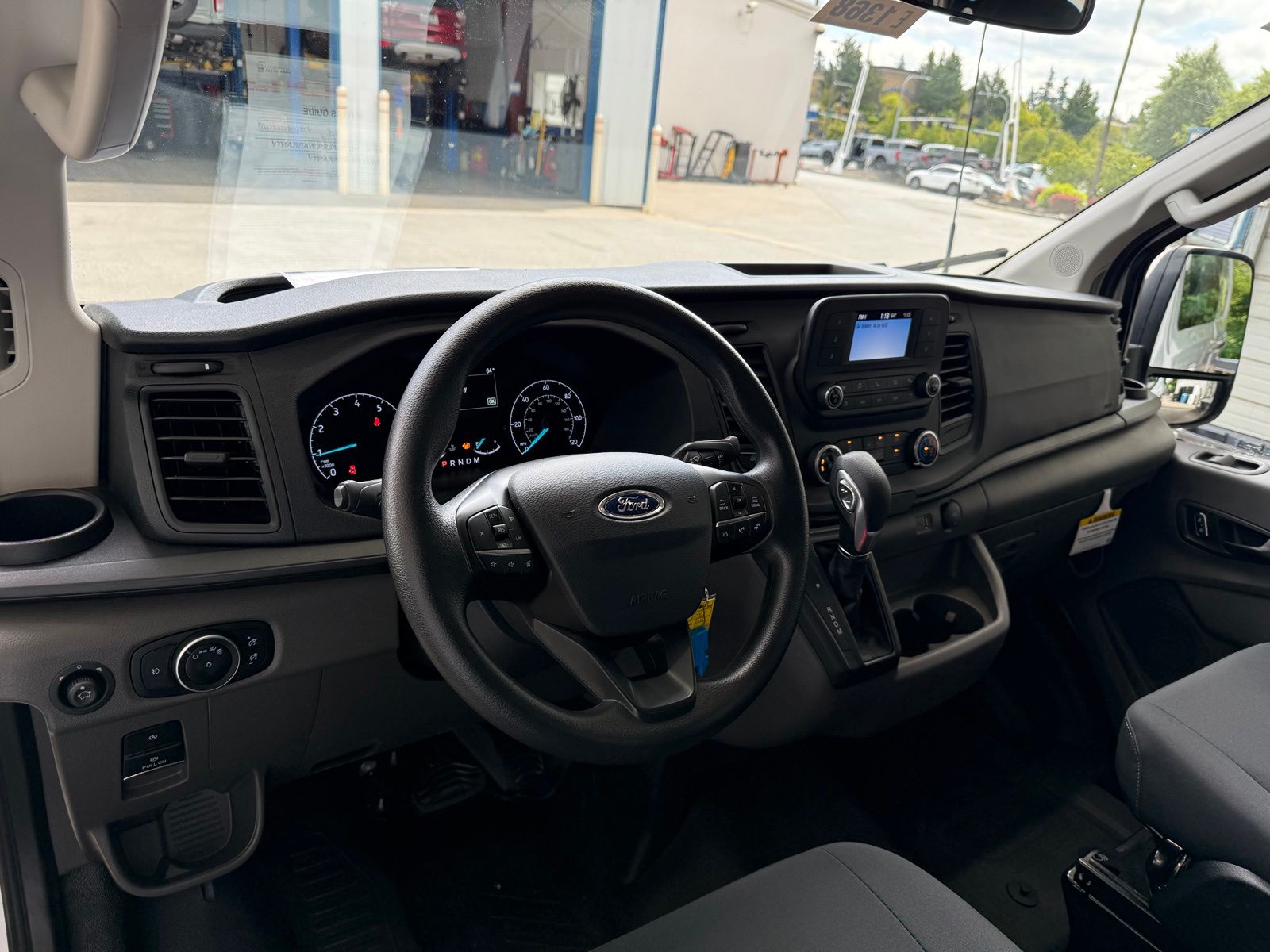 صورة مصغرة 14 لـ 2025 FORD TRANSIT-250 BASE