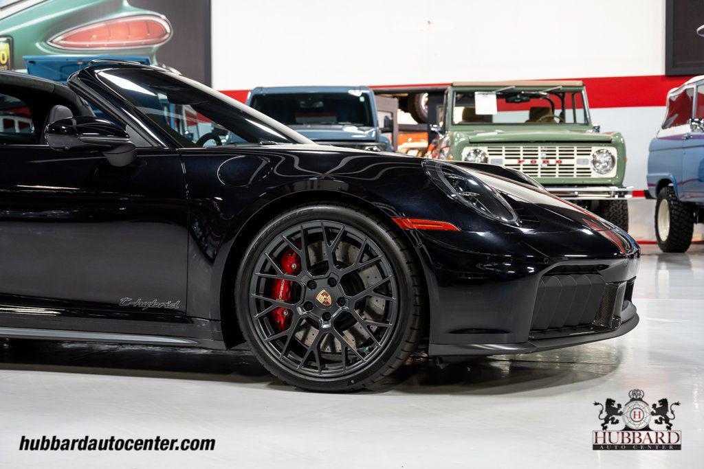 2026 Porsche 911 TARGA 4 GTS — миниатюра 31
