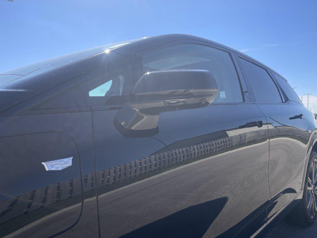 2025 Cadillac OPTIQ SPORT 2 AWD — фото 3