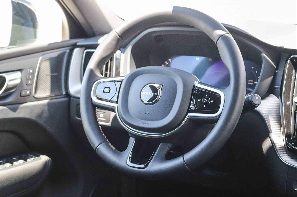 صورة مصغرة 15 لـ 2026 Volvo XC60 PLUG-IN HYBRID BLACK EDITION ULTRA, T8 AWD EL