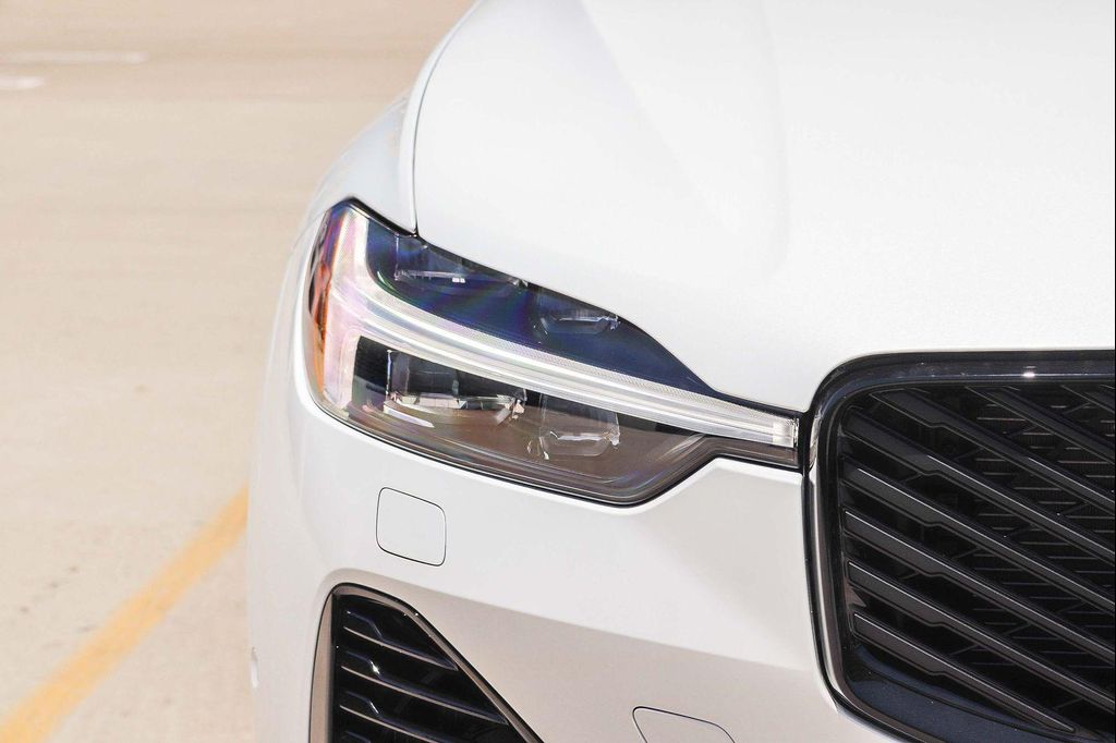 2026 Volvo XC60 PLUG-IN HYBRID BLACK EDITION ULTRA, T8 AWD EL — фото 10