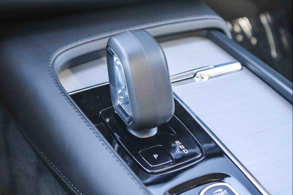 2025 Volvo XC90 B5 CORE — миниатюра 25