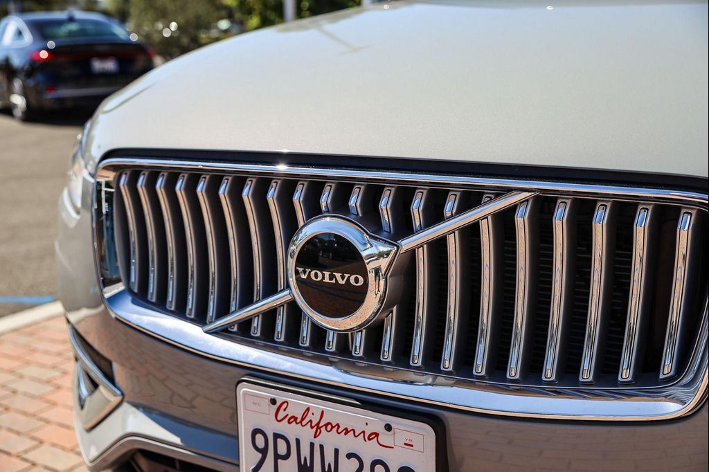2025 Volvo XC90 B5 CORE 缩略图 13