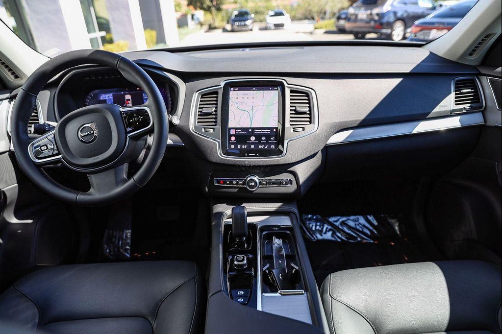 2025 Volvo XC90 B5 CORE 缩略图 14