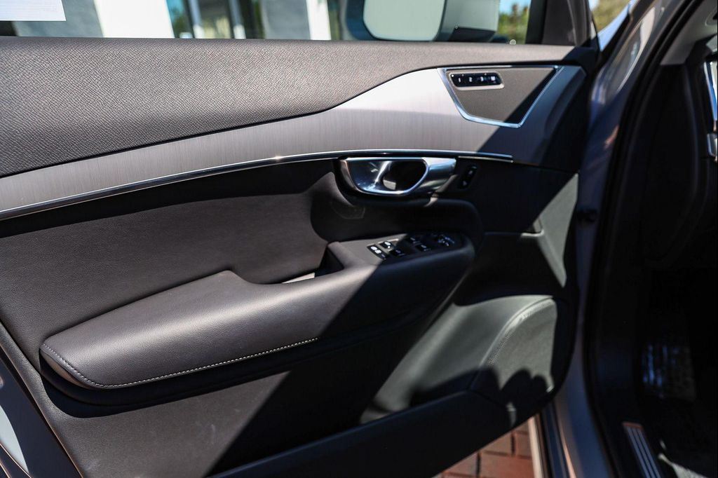2025 Volvo XC90 B5 CORE 缩略图 22