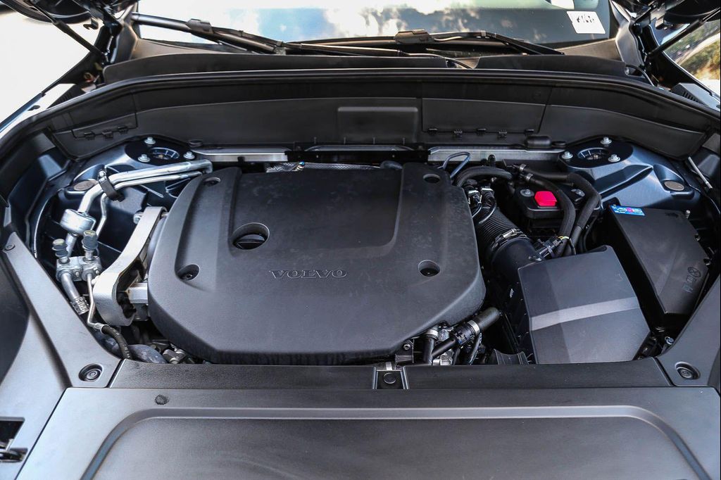 صورة مصغرة 32 لـ 2026 Volvo XC90 PLUS, B6 AWD GAS (MILD HYBRID), GASOLINE, BRI