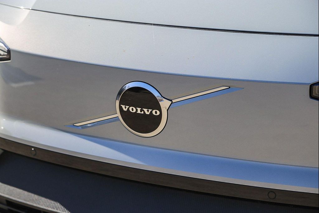 صورة 5 لـ 2026 Volvo EX30 PLUS TWIN MOTOR PERFORMANCE, FULLY ELECTRIC