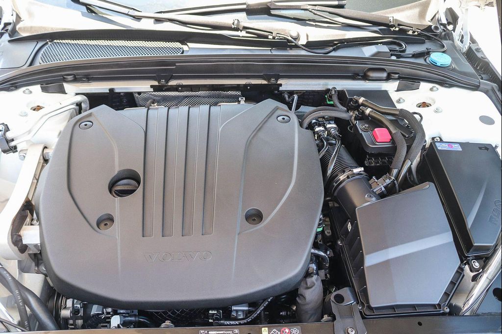 صورة مصغرة 31 لـ 2024 Volvo S60 B5 PLUS BLACK EDITION